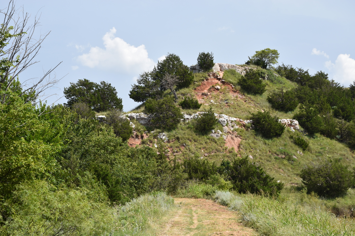 Hiking Roman Nose State Park